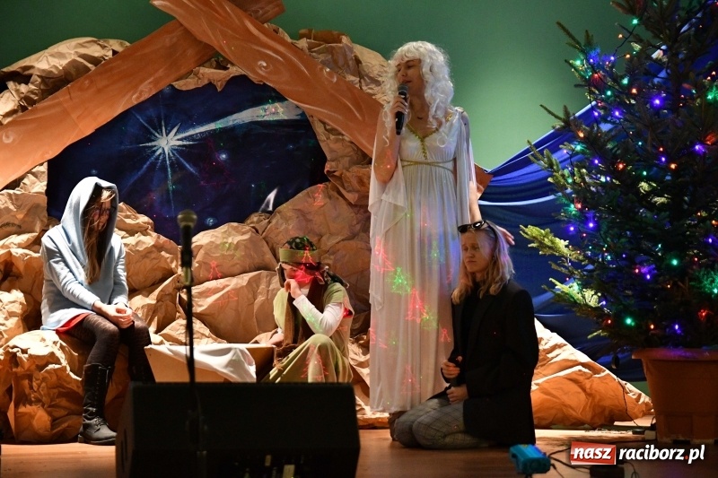 Zdjęcie w galerii na portalu naszraciborz.pl: ARS wystawił Jasełka na nowy czas  wiadomości z regionu