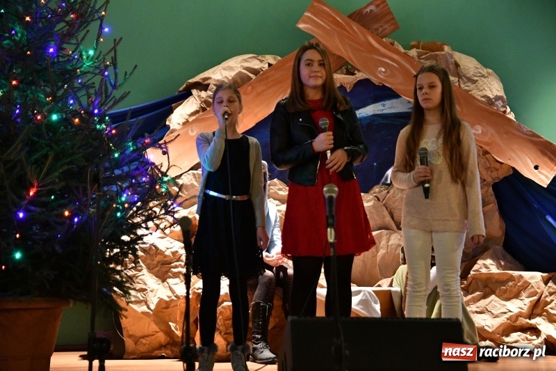 Zdjęcie w galerii na portalu naszraciborz.pl: ARS wystawił Jasełka na nowy czas  wiadomości z regionu
