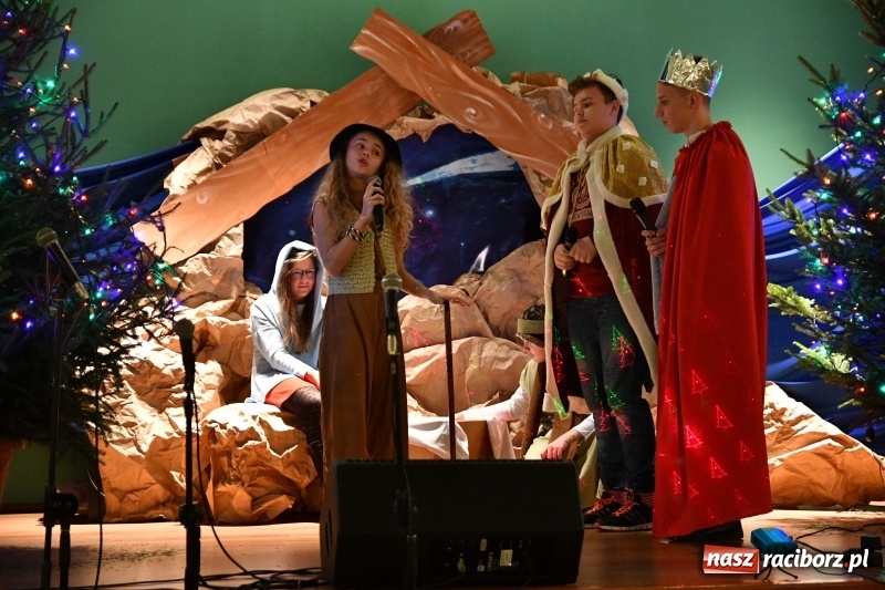 Zdjęcie w galerii na portalu naszraciborz.pl: ARS wystawił Jasełka na nowy czas  wiadomości z regionu