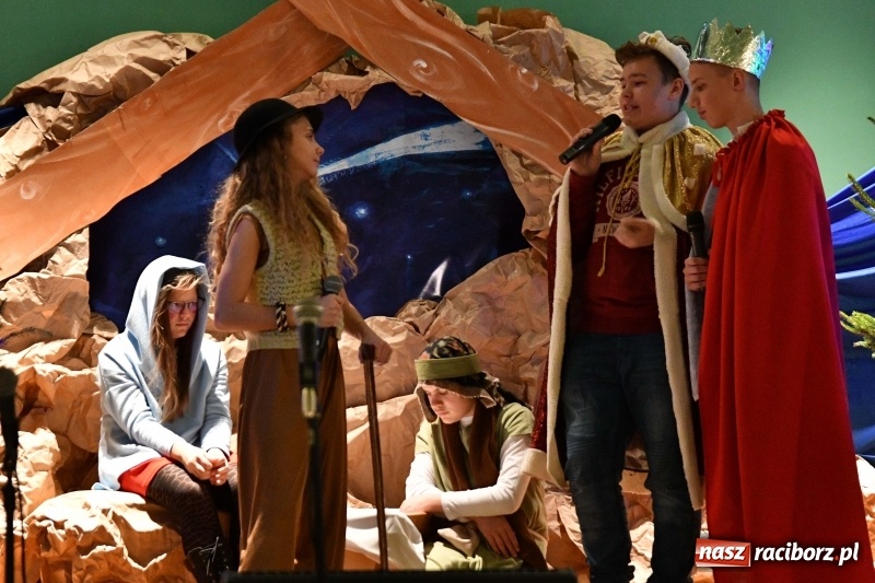 Zdjęcie w galerii na portalu naszraciborz.pl: ARS wystawił Jasełka na nowy czas  wiadomości z regionu