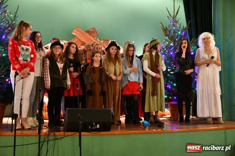 Zdjęcie w galerii na portalu naszraciborz.pl: ARS wystawił Jasełka na nowy czas  wiadomości z regionu