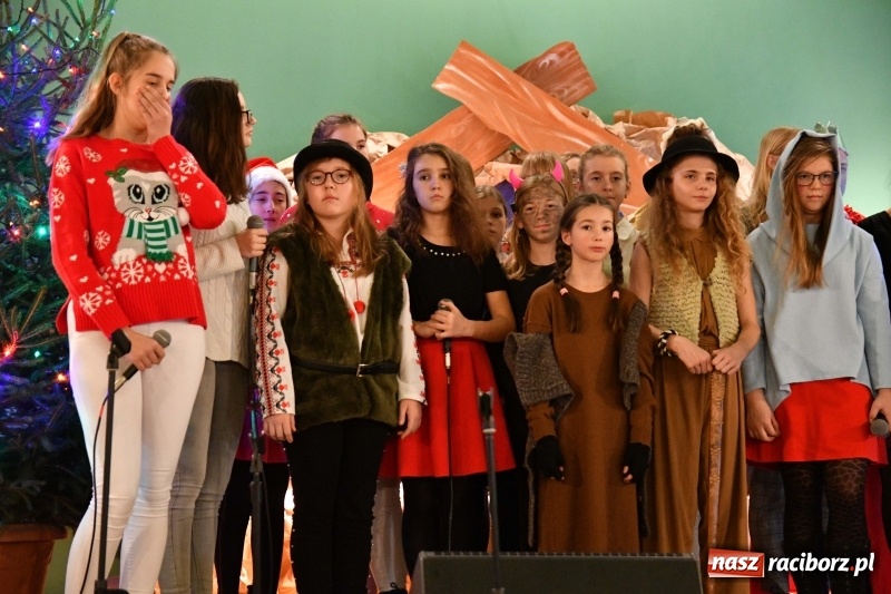 Zdjęcie w galerii na portalu naszraciborz.pl: ARS wystawił Jasełka na nowy czas  wiadomości z regionu