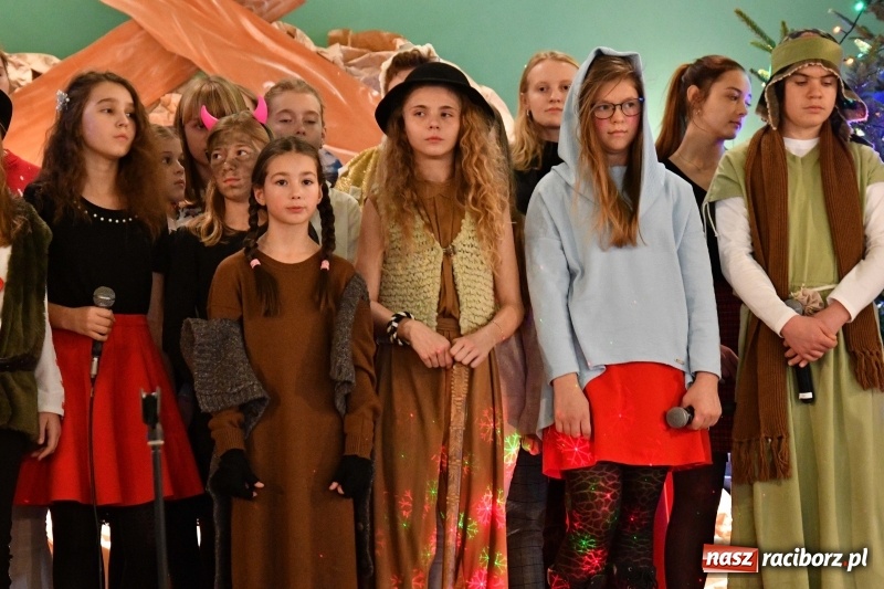 Zdjęcie w galerii na portalu naszraciborz.pl: ARS wystawił Jasełka na nowy czas  wiadomości z regionu