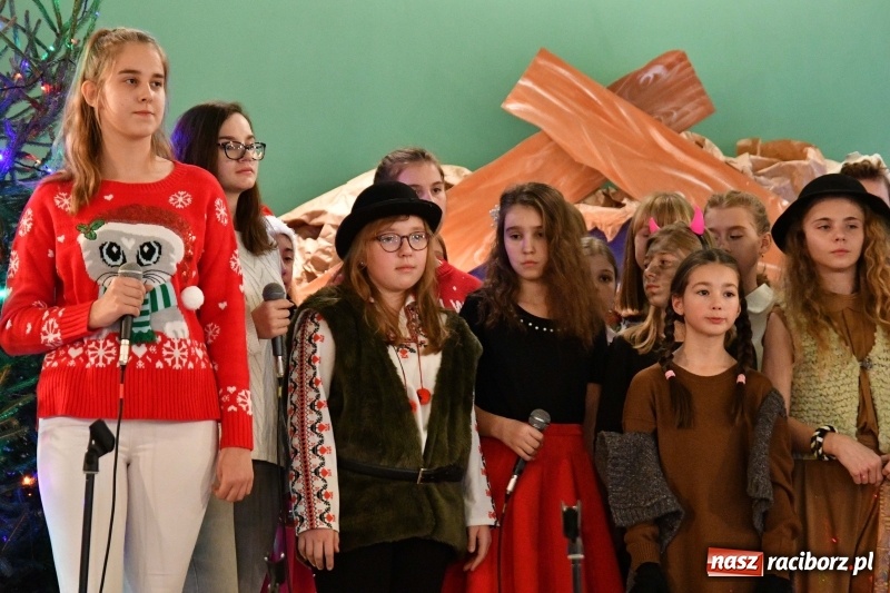 Zdjęcie w galerii na portalu naszraciborz.pl: ARS wystawił Jasełka na nowy czas  wiadomości z regionu