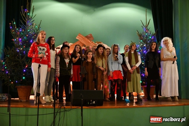 Zdjęcie w galerii na portalu naszraciborz.pl: ARS wystawił Jasełka na nowy czas  wiadomości z regionu