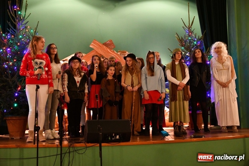 Zdjęcie w galerii na portalu naszraciborz.pl: ARS wystawił Jasełka na nowy czas  wiadomości z regionu