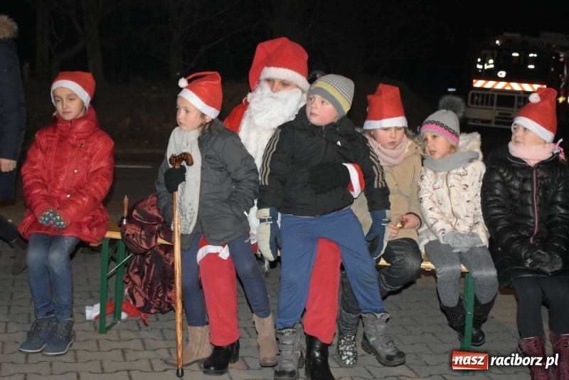 Zdjęcie w galerii na portalu naszraciborz.pl: Adwentowe spotkanie przy choince w Bieńkowicach  wiadomości z regionu