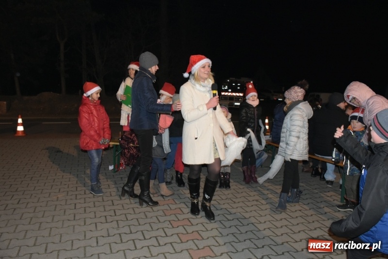 Zdjęcie w galerii na portalu naszraciborz.pl: Adwentowe spotkanie przy choince w Bieńkowicach  wiadomości z regionu