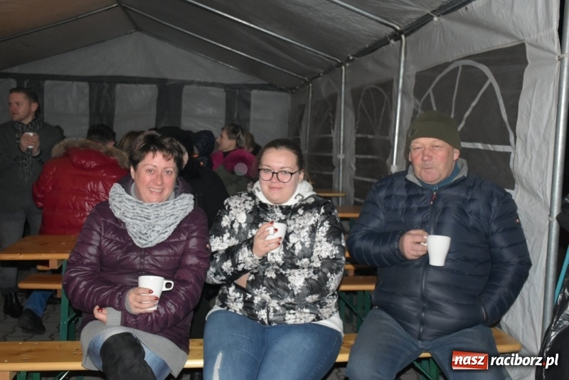 Zdjęcie w galerii na portalu naszraciborz.pl: Adwentowe spotkanie przy choince w Bieńkowicach  wiadomości z regionu