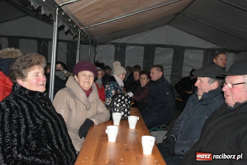 Zdjęcie w galerii na portalu naszraciborz.pl: Adwentowe spotkanie przy choince w Bieńkowicach  wiadomości z regionu