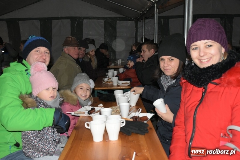 Zdjęcie w galerii na portalu naszraciborz.pl: Adwentowe spotkanie przy choince w Bieńkowicach  wiadomości z regionu