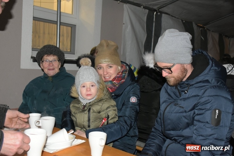 Zdjęcie w galerii na portalu naszraciborz.pl: Adwentowe spotkanie przy choince w Bieńkowicach  wiadomości z regionu