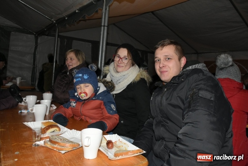 Zdjęcie w galerii na portalu naszraciborz.pl: Adwentowe spotkanie przy choince w Bieńkowicach  wiadomości z regionu