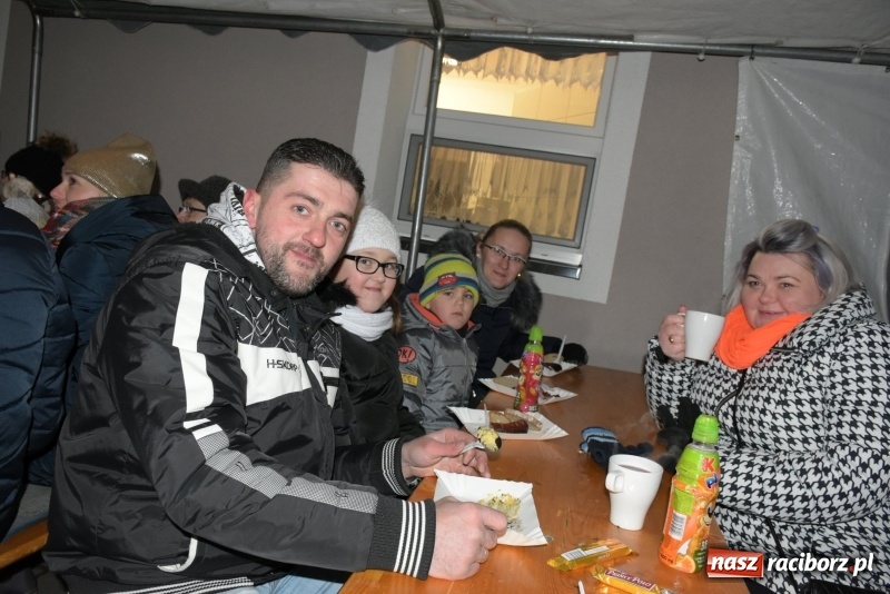 Zdjęcie w galerii na portalu naszraciborz.pl: Adwentowe spotkanie przy choince w Bieńkowicach  wiadomości z regionu