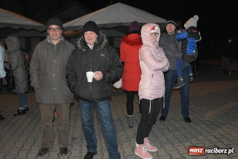 Zdjęcie w galerii na portalu naszraciborz.pl: Adwentowe spotkanie przy choince w Bieńkowicach  wiadomości z regionu