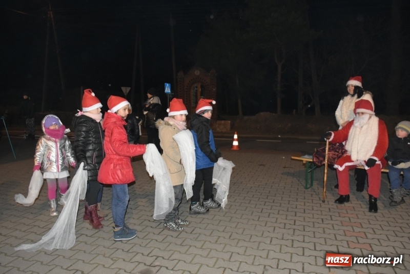 Zdjęcie w galerii na portalu naszraciborz.pl: Adwentowe spotkanie przy choince w Bieńkowicach  wiadomości z regionu