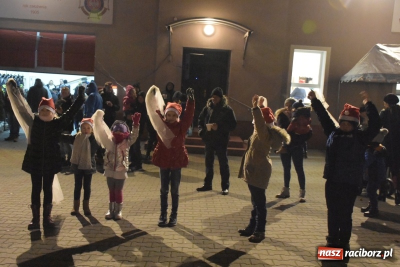 Zdjęcie w galerii na portalu naszraciborz.pl: Adwentowe spotkanie przy choince w Bieńkowicach  wiadomości z regionu