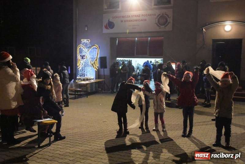 Zdjęcie w galerii na portalu naszraciborz.pl: Adwentowe spotkanie przy choince w Bieńkowicach  wiadomości z regionu
