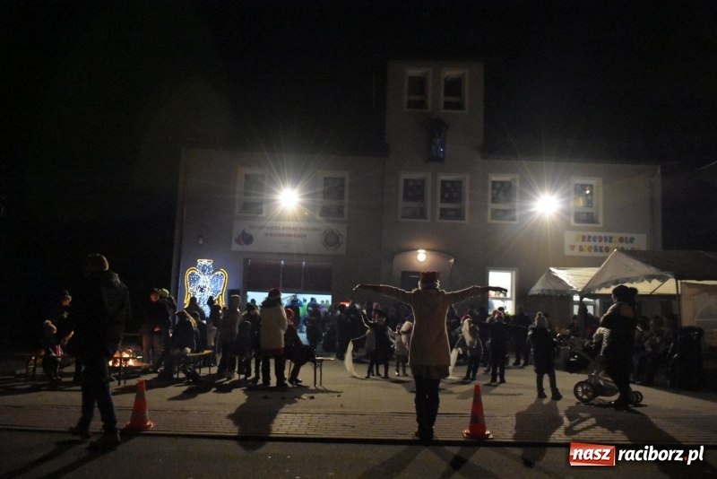 Zdjęcie w galerii na portalu naszraciborz.pl: Adwentowe spotkanie przy choince w Bieńkowicach  wiadomości z regionu
