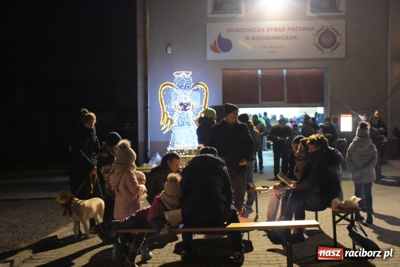 Zdjęcie w galerii na portalu naszraciborz.pl: Adwentowe spotkanie przy choince w Bieńkowicach  wiadomości z regionu