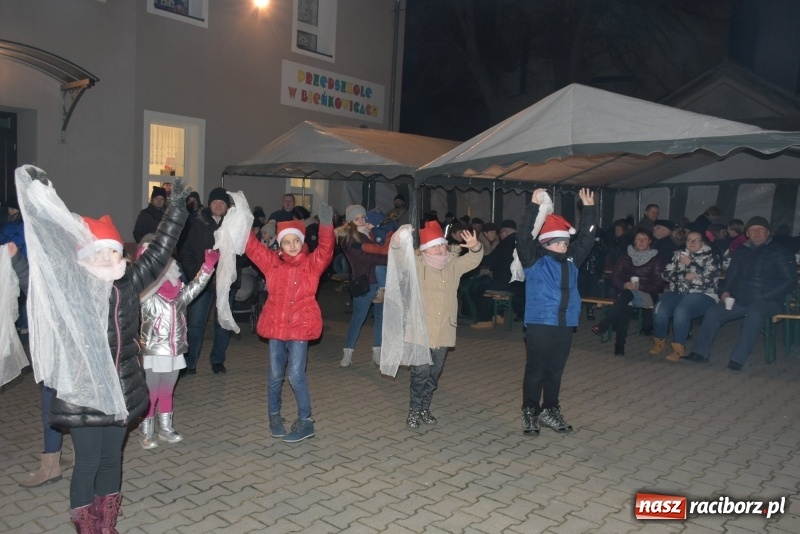 Zdjęcie w galerii na portalu naszraciborz.pl: Adwentowe spotkanie przy choince w Bieńkowicach  wiadomości z regionu