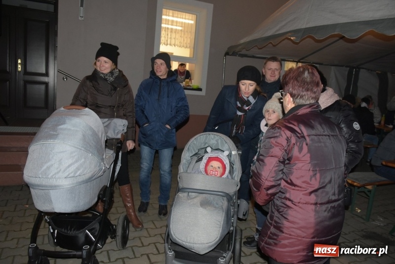 Zdjęcie w galerii na portalu naszraciborz.pl: Adwentowe spotkanie przy choince w Bieńkowicach  wiadomości z regionu