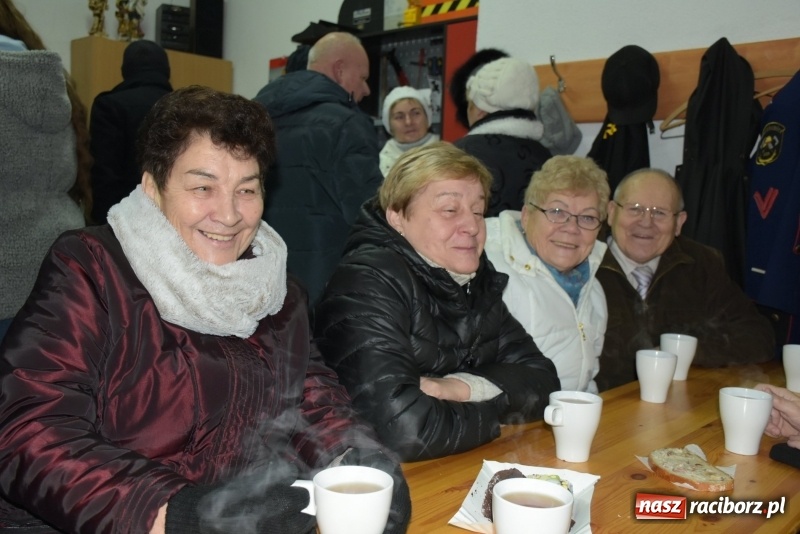Zdjęcie w galerii na portalu naszraciborz.pl: Adwentowe spotkanie przy choince w Bieńkowicach  wiadomości z regionu