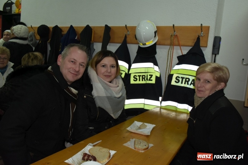 Zdjęcie w galerii na portalu naszraciborz.pl: Adwentowe spotkanie przy choince w Bieńkowicach  wiadomości z regionu