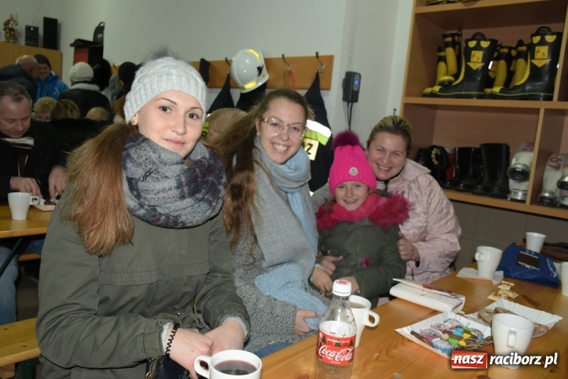 Zdjęcie w galerii na portalu naszraciborz.pl: Adwentowe spotkanie przy choince w Bieńkowicach  wiadomości z regionu