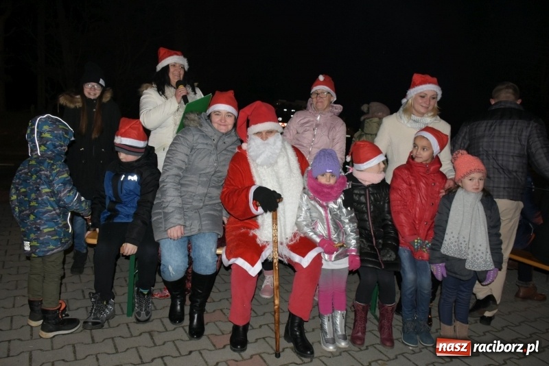 Zdjęcie w galerii na portalu naszraciborz.pl: Adwentowe spotkanie przy choince w Bieńkowicach  wiadomości z regionu