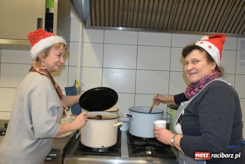 Zdjęcie w galerii na portalu naszraciborz.pl: Adwentowe spotkanie przy choince w Bieńkowicach  wiadomości z regionu