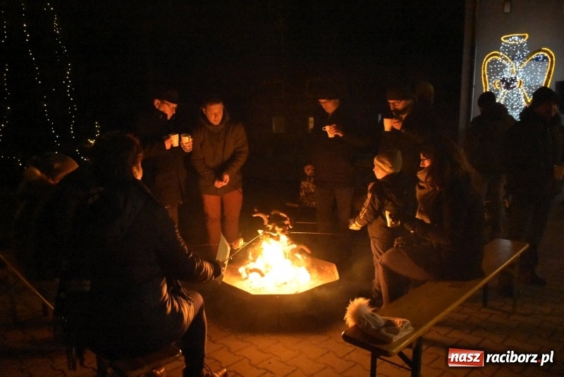 Zdjęcie w galerii na portalu naszraciborz.pl: Adwentowe spotkanie przy choince w Bieńkowicach  wiadomości z regionu