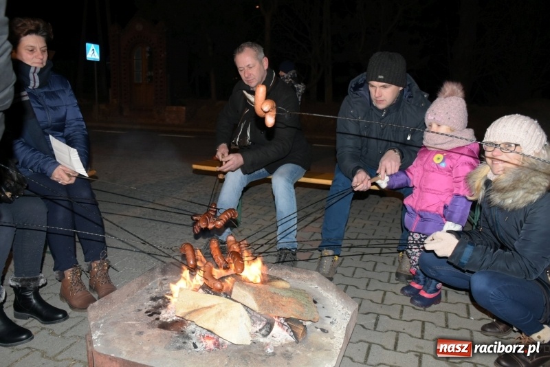 Zdjęcie w galerii na portalu naszraciborz.pl: Adwentowe spotkanie przy choince w Bieńkowicach  wiadomości z regionu