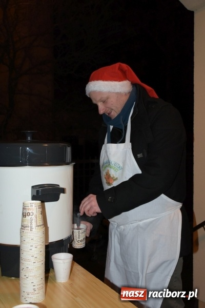 Zdjęcie w galerii na portalu naszraciborz.pl: Weihnachtsmarkt w Tworkowie na bogato. Śpiew, smakołyki i fajerwerki  wiadomości z regionu