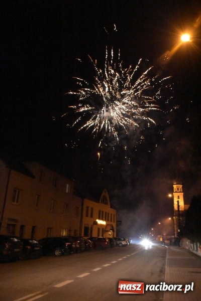 Zdjęcie w galerii na portalu naszraciborz.pl: Weihnachtsmarkt w Tworkowie na bogato. Śpiew, smakołyki i fajerwerki  wiadomości z regionu