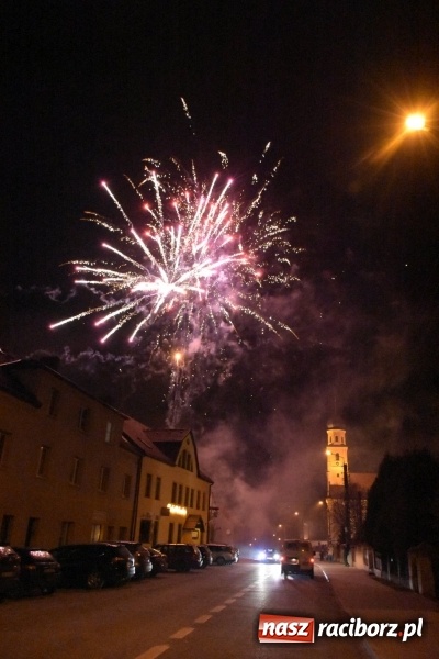 Zdjęcie w galerii na portalu naszraciborz.pl: Weihnachtsmarkt w Tworkowie na bogato. Śpiew, smakołyki i fajerwerki  wiadomości z regionu