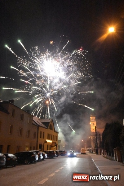 Zdjęcie w galerii na portalu naszraciborz.pl: Weihnachtsmarkt w Tworkowie na bogato. Śpiew, smakołyki i fajerwerki  wiadomości z regionu
