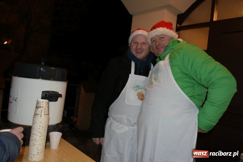 Zdjęcie w galerii na portalu naszraciborz.pl: Weihnachtsmarkt w Tworkowie na bogato. Śpiew, smakołyki i fajerwerki  wiadomości z regionu