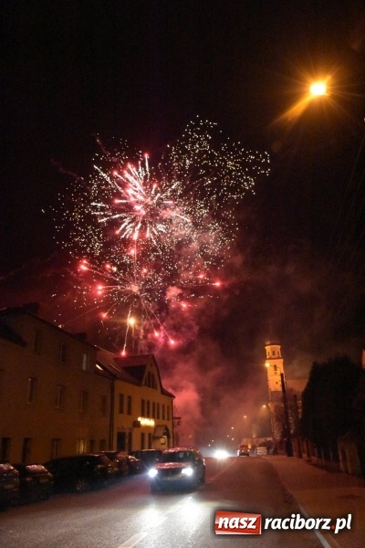 Zdjęcie w galerii na portalu naszraciborz.pl: Weihnachtsmarkt w Tworkowie na bogato. Śpiew, smakołyki i fajerwerki  wiadomości z regionu