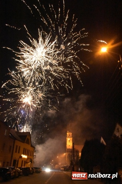 Zdjęcie w galerii na portalu naszraciborz.pl: Weihnachtsmarkt w Tworkowie na bogato. Śpiew, smakołyki i fajerwerki  wiadomości z regionu