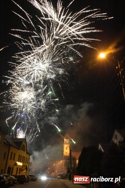 Zdjęcie w galerii na portalu naszraciborz.pl: Weihnachtsmarkt w Tworkowie na bogato. Śpiew, smakołyki i fajerwerki  wiadomości z regionu