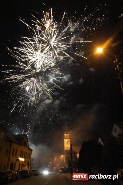 Zdjęcie w galerii na portalu naszraciborz.pl: Weihnachtsmarkt w Tworkowie na bogato. Śpiew, smakołyki i fajerwerki  wiadomości z regionu