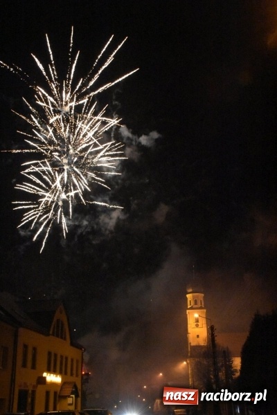 Zdjęcie w galerii na portalu naszraciborz.pl: Weihnachtsmarkt w Tworkowie na bogato. Śpiew, smakołyki i fajerwerki  wiadomości z regionu