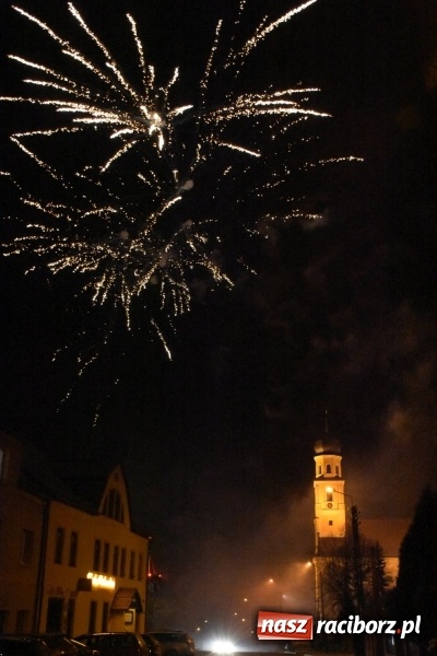 Zdjęcie w galerii na portalu naszraciborz.pl: Weihnachtsmarkt w Tworkowie na bogato. Śpiew, smakołyki i fajerwerki  wiadomości z regionu