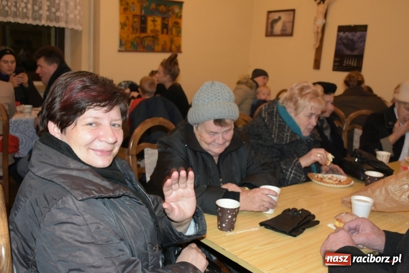 Zdjęcie w galerii na portalu naszraciborz.pl: Weihnachtsmarkt w Tworkowie na bogato. Śpiew, smakołyki i fajerwerki  wiadomości z regionu