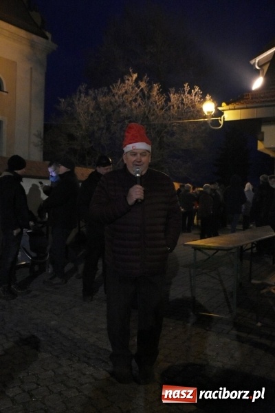 Zdjęcie w galerii na portalu naszraciborz.pl: Weihnachtsmarkt w Tworkowie na bogato. Śpiew, smakołyki i fajerwerki  wiadomości z regionu