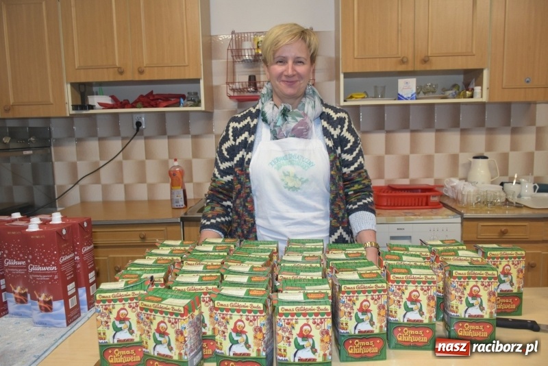 Zdjęcie w galerii na portalu naszraciborz.pl: Weihnachtsmarkt w Tworkowie na bogato. Śpiew, smakołyki i fajerwerki  wiadomości z regionu