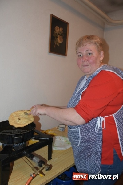 Zdjęcie w galerii na portalu naszraciborz.pl: Weihnachtsmarkt w Tworkowie na bogato. Śpiew, smakołyki i fajerwerki  wiadomości z regionu