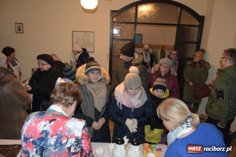 Zdjęcie w galerii na portalu naszraciborz.pl: Weihnachtsmarkt w Tworkowie na bogato. Śpiew, smakołyki i fajerwerki  wiadomości z regionu