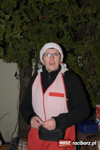 Zdjęcie w galerii na portalu naszraciborz.pl: Weihnachtsmarkt w Tworkowie na bogato. Śpiew, smakołyki i fajerwerki  wiadomości z regionu